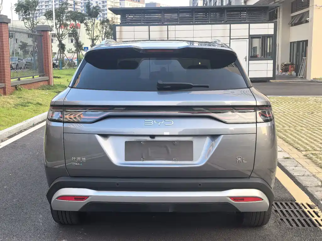 BYD L DM-i — фото 36