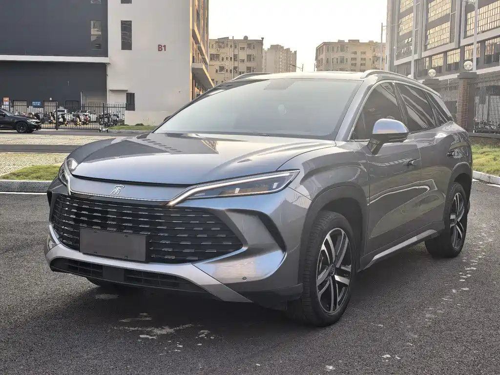 BYD L DM-i — фото 1