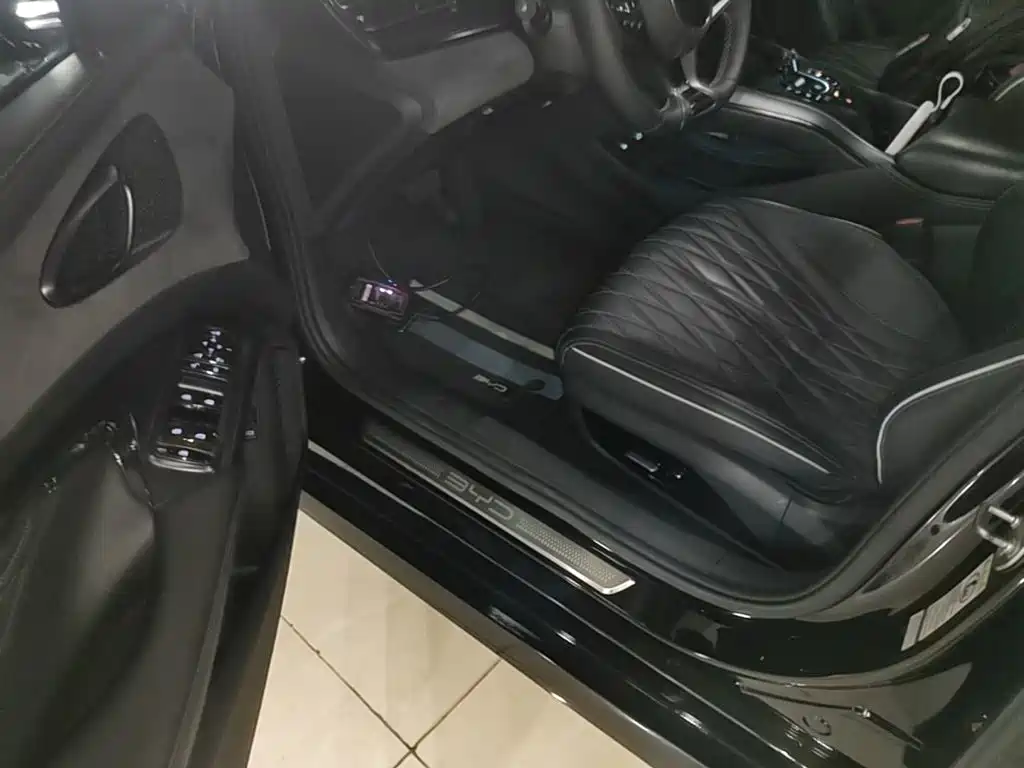 BYD Seal — фото 15