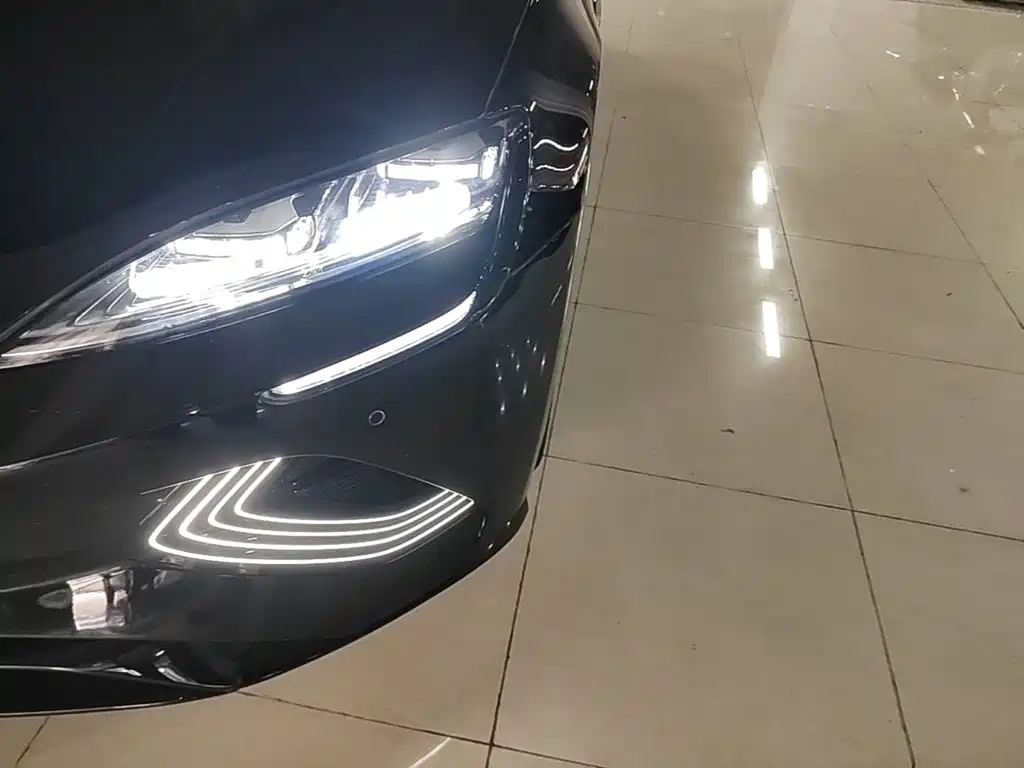 BYD Seal — фото 23