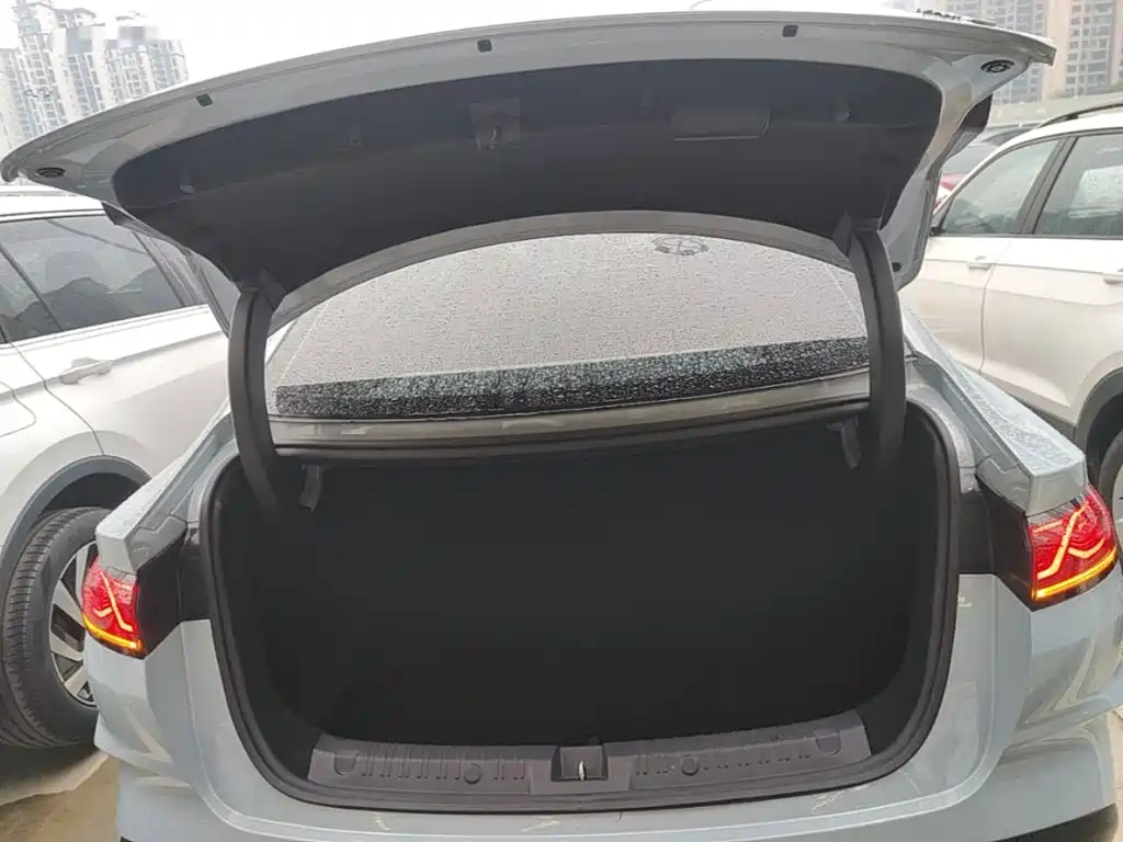 BYD Qin L — фото 18