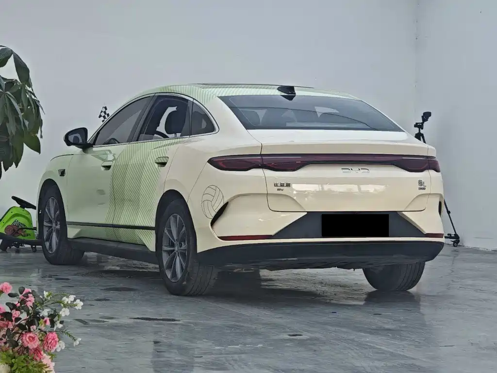 BYD Qin L — фото 9