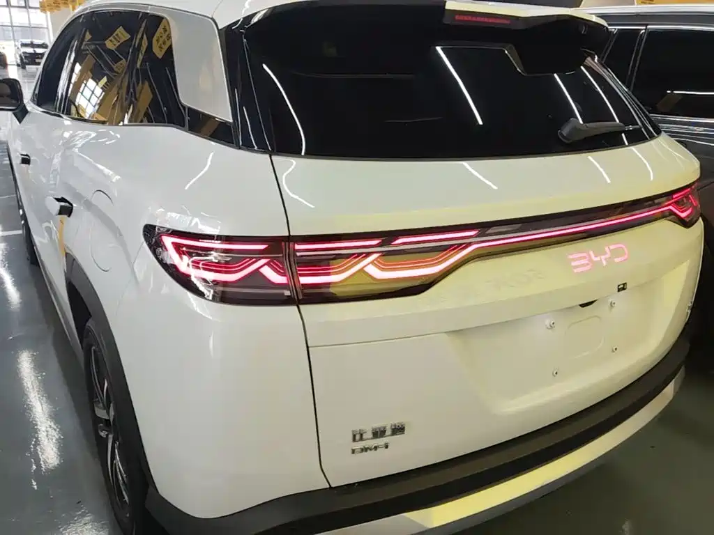 BYD L DM-i — фото 4