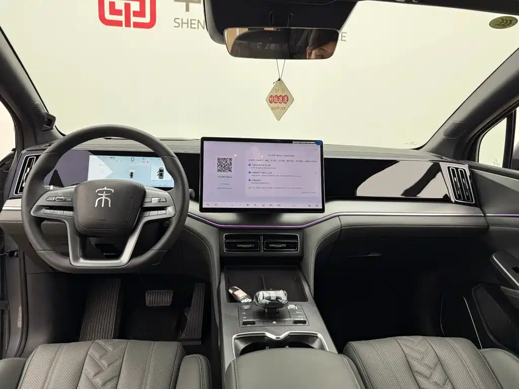 BYD L DM-i — фото 9