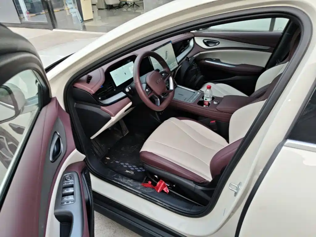 BYD Seal 07 DM-i — фото 15