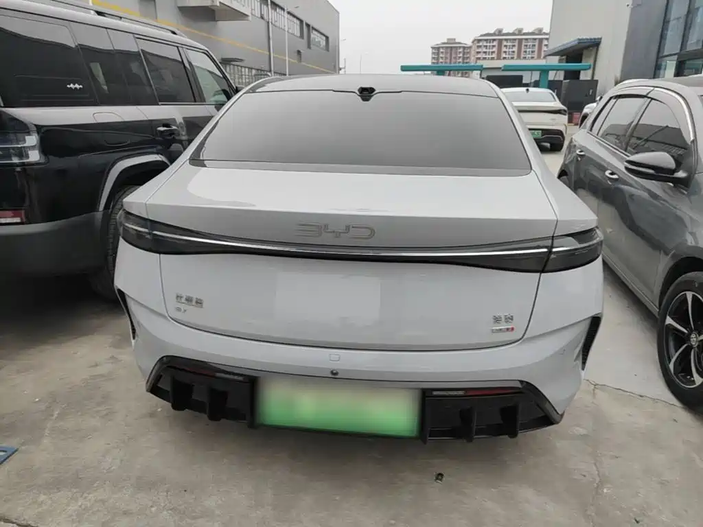 BYD Seal — фото 3