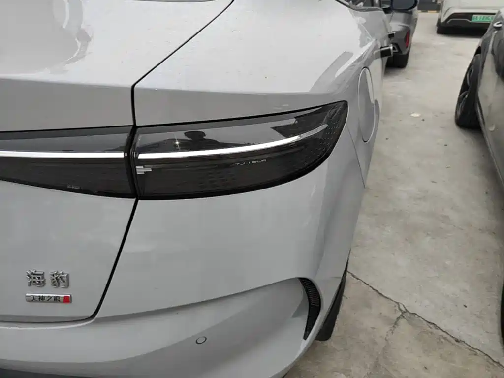 BYD Seal — фото 23