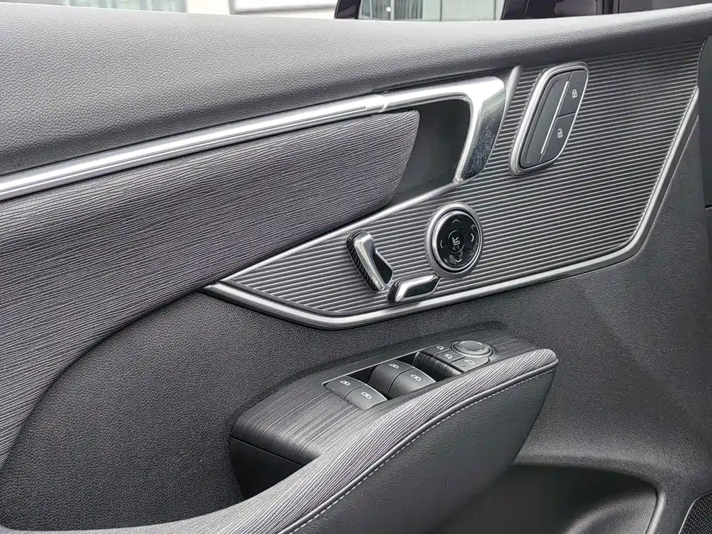 Buick LaCrosse — фото 10
