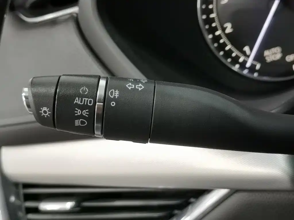 Cadillac XT4 — фото 21