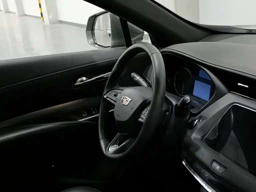 Cadillac XT4 — фото 22