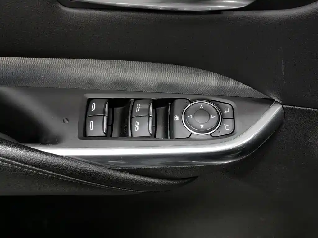 Cadillac XT4 — фото 9