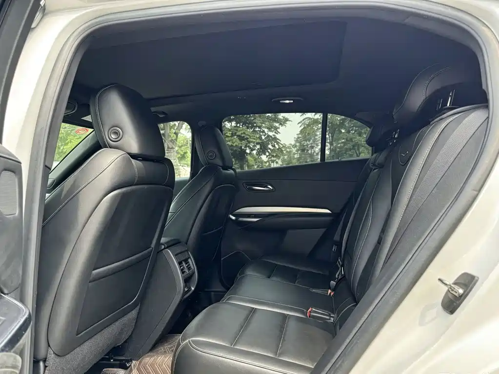 Cadillac XT4 — фото 11