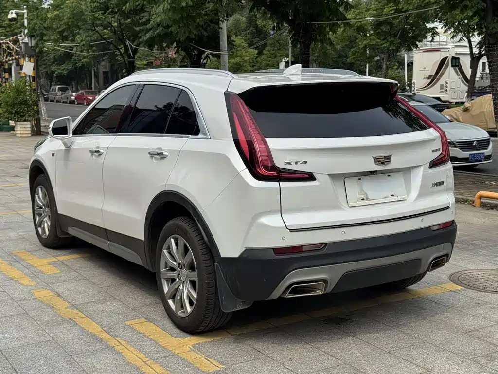 Cadillac XT4 — фото 15