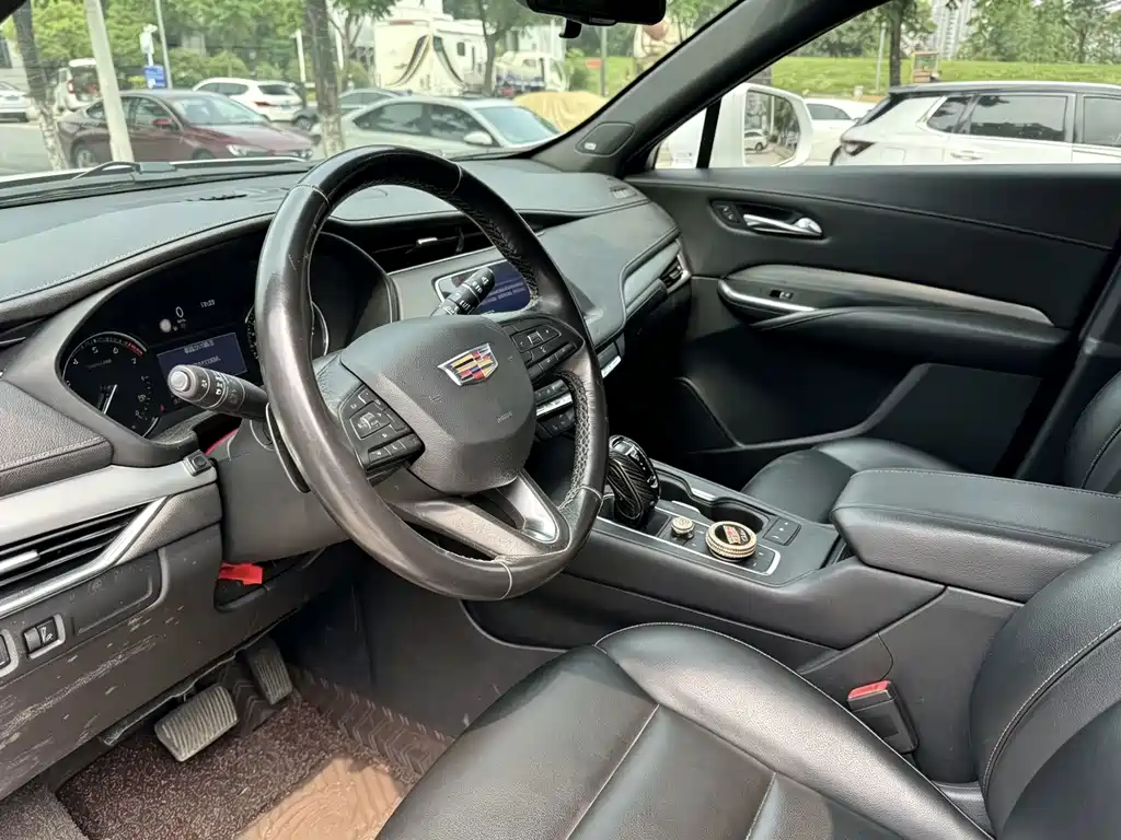 Cadillac XT4 — фото 6