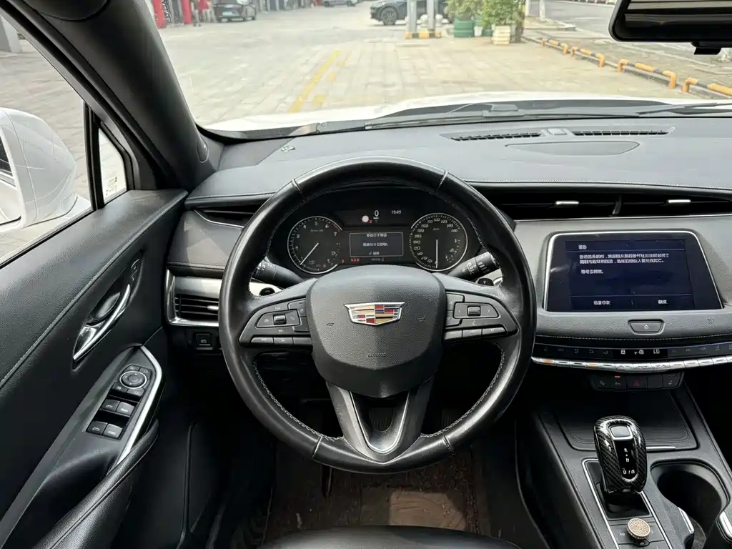 Cadillac XT4 — фото 7