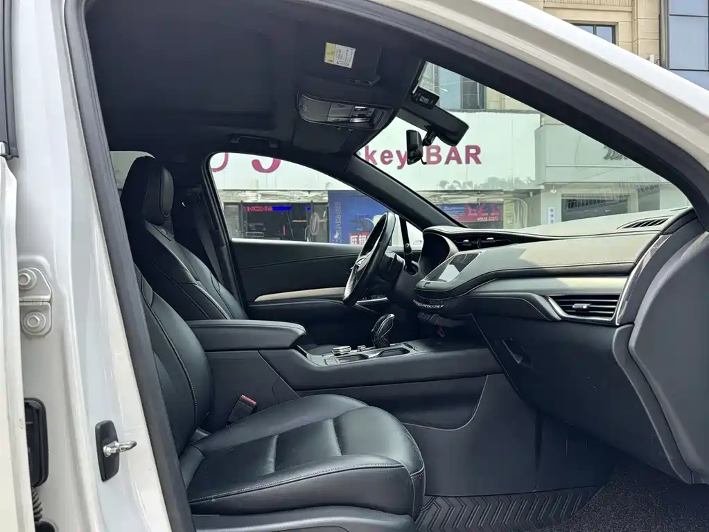 Cadillac XT4 — фото 8