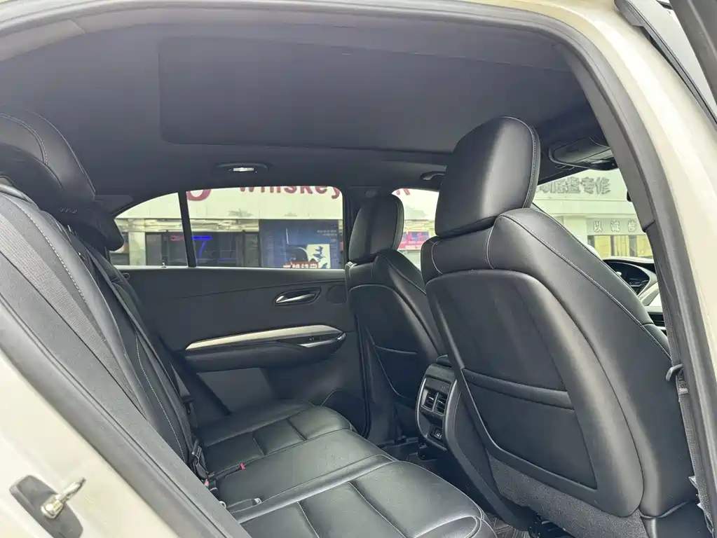Cadillac XT4 — фото 10