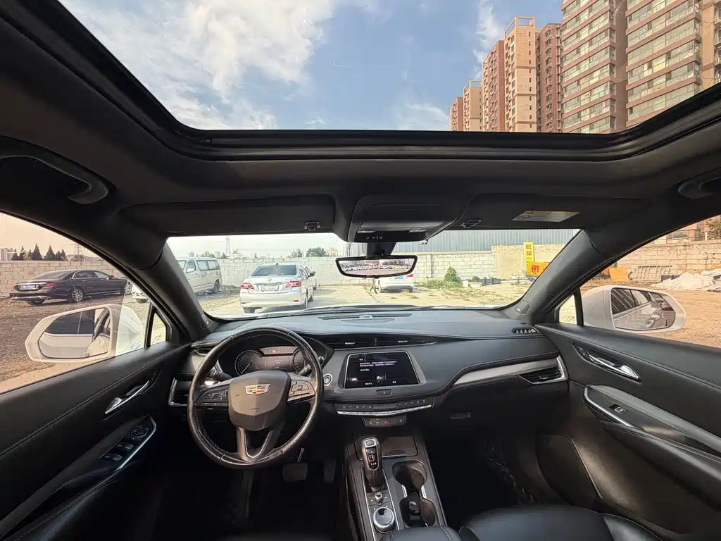 Cadillac XT4 — фото 9
