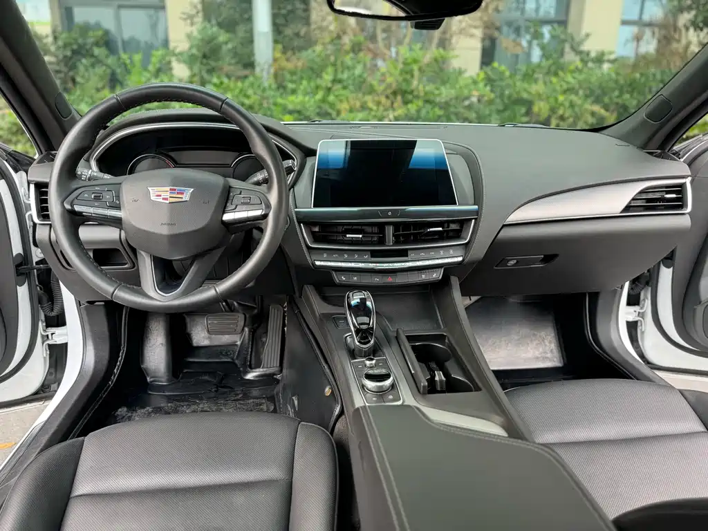 Cadillac CT5 — фото 7