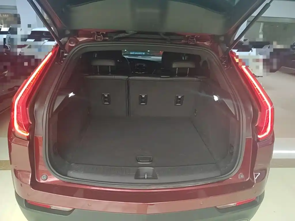 Cadillac XT4 — фото 18