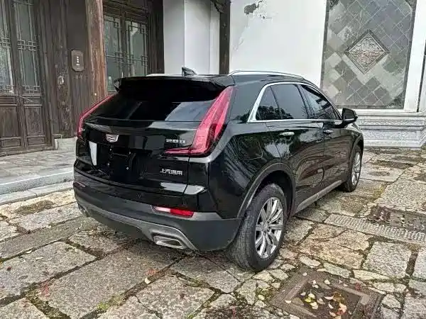 Cadillac XT4 — фото 8