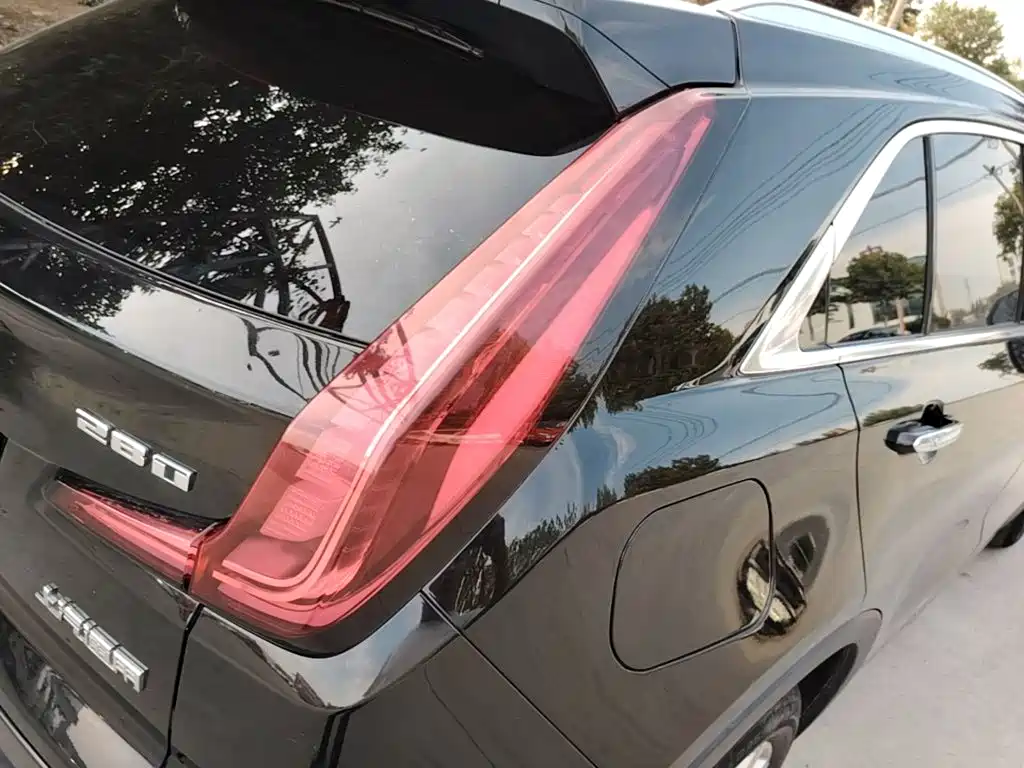 Cadillac XT4 — фото 7