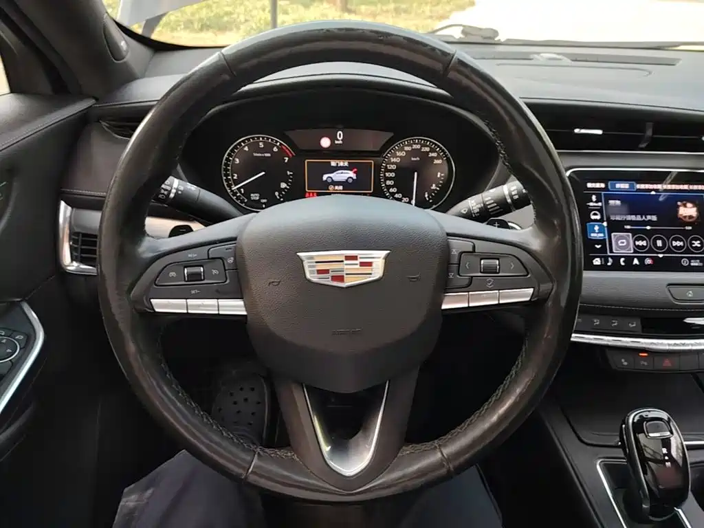 Cadillac XT4 — фото 10