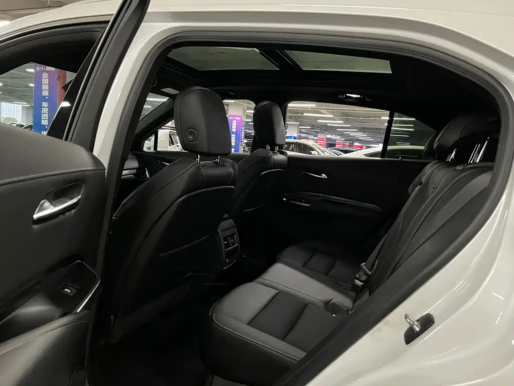 Cadillac XT4 — фото 15
