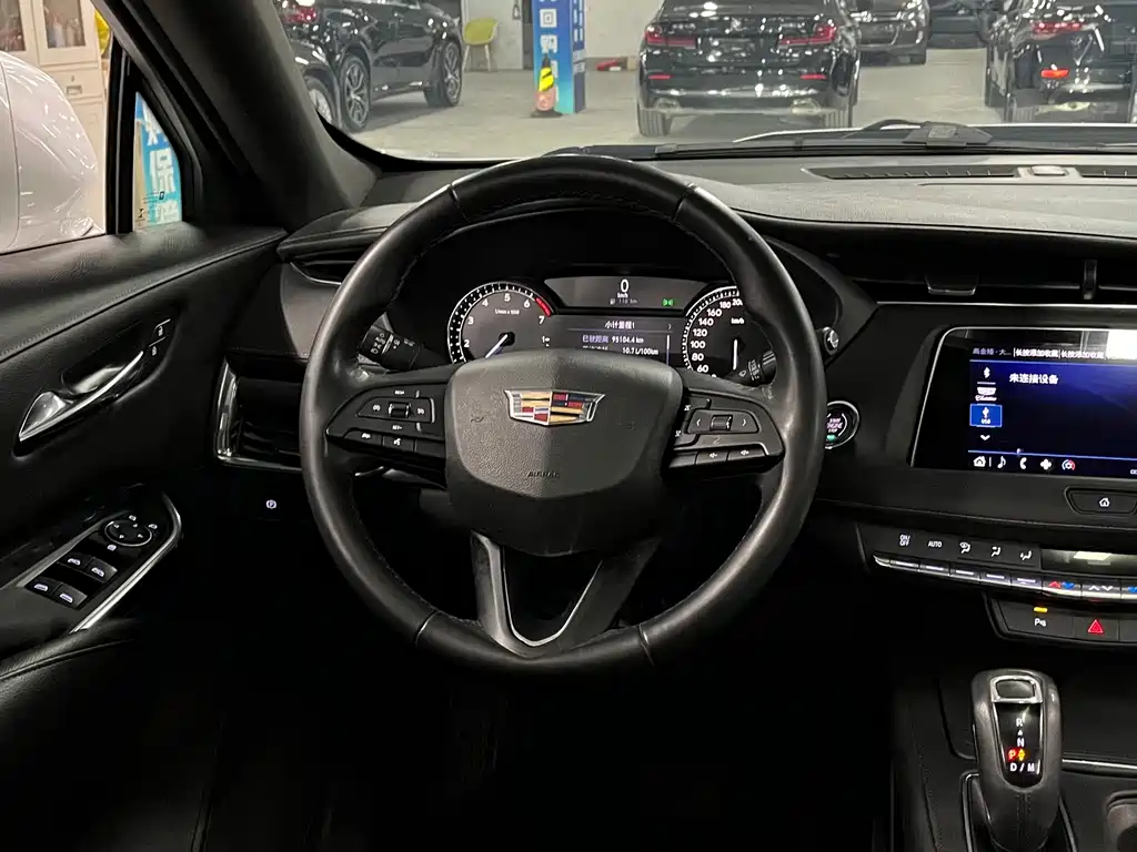 Cadillac XT4 — фото 17