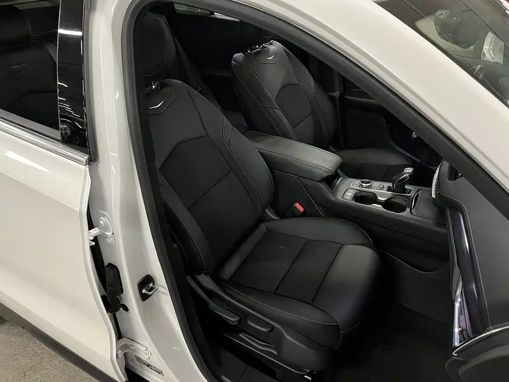 Cadillac XT4 — фото 19