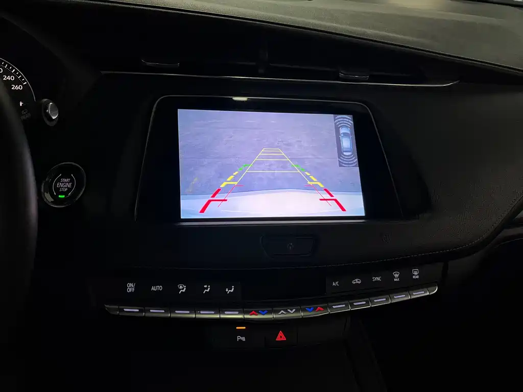 Cadillac XT4 — фото 10