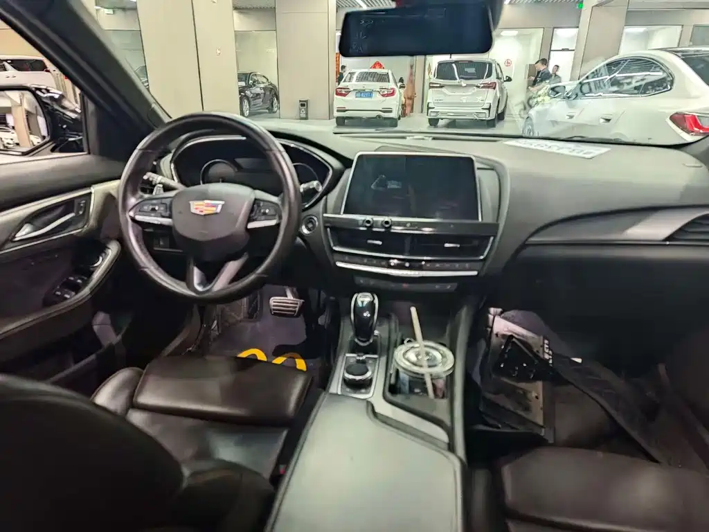 Cadillac CT5 — фото 6