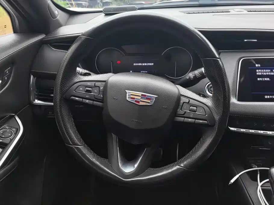 Cadillac XT4 — фото 15
