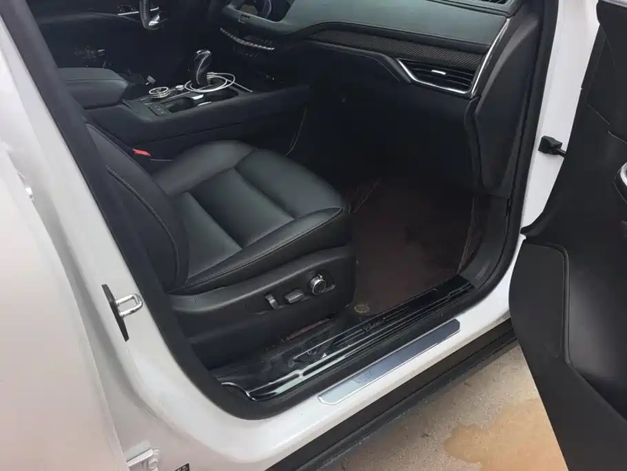 Cadillac XT4 — фото 8