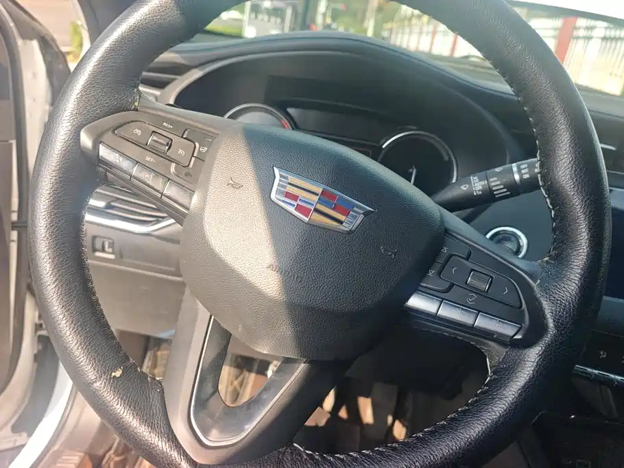 Cadillac XT4 — фото 14