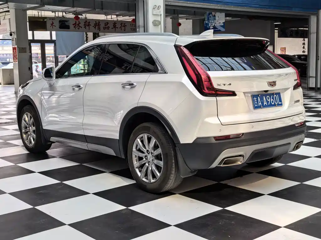 Cadillac XT4 — фото 7