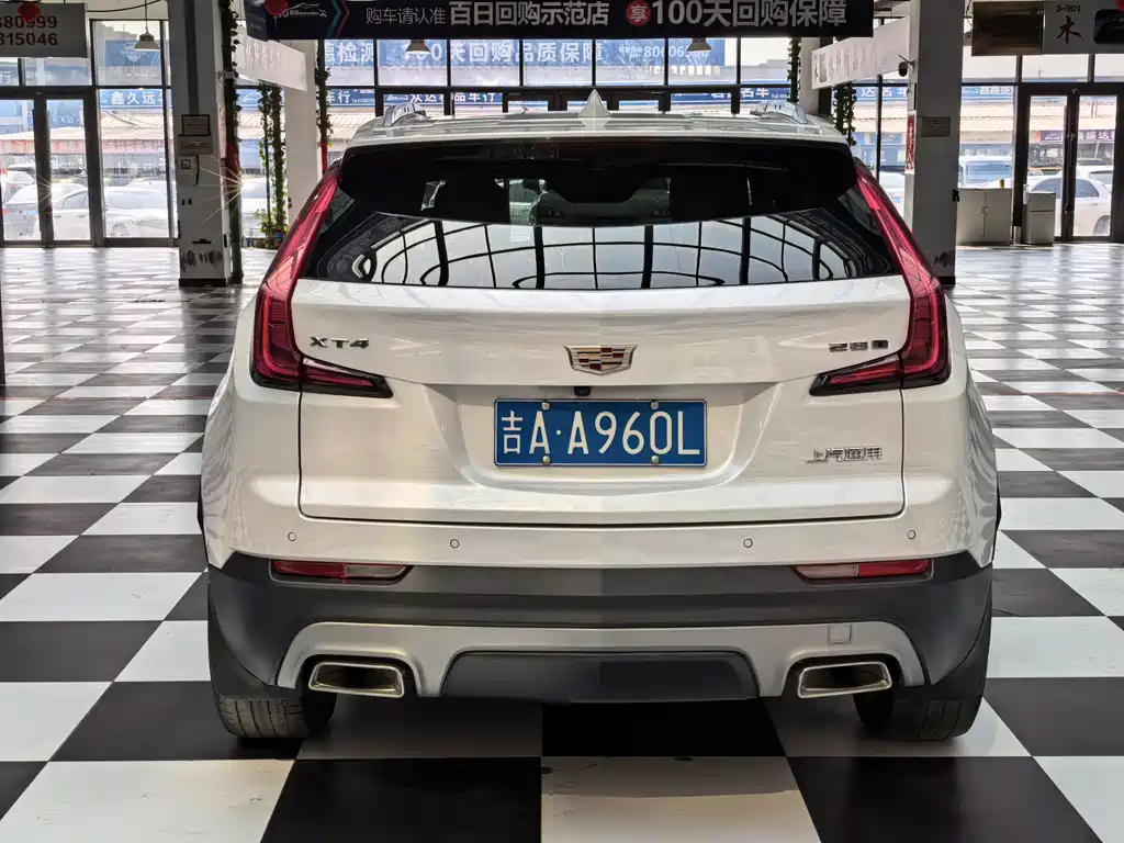 Cadillac XT4 — фото 8