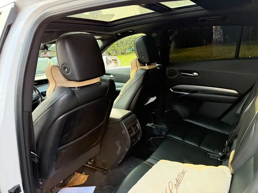 Cadillac XT4 — фото 11