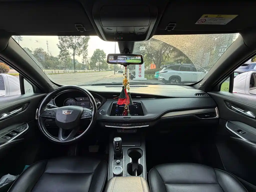Cadillac XT4 — фото 13