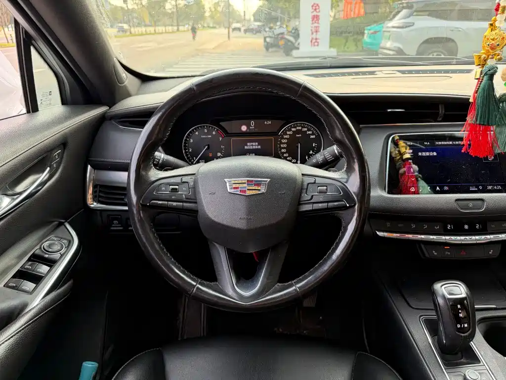 Cadillac XT4 — фото 14