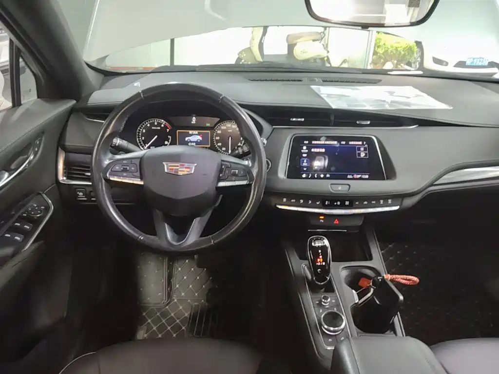 Cadillac XT4 — фото 2