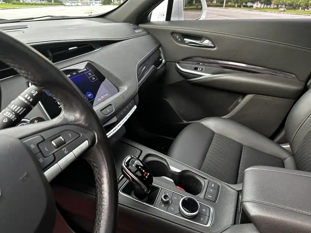 Cadillac XT4 — фото 14