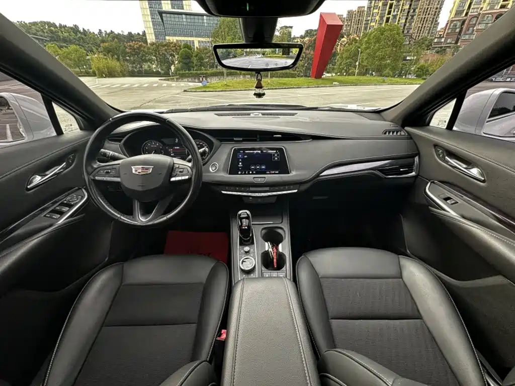 Cadillac XT4 — фото 15