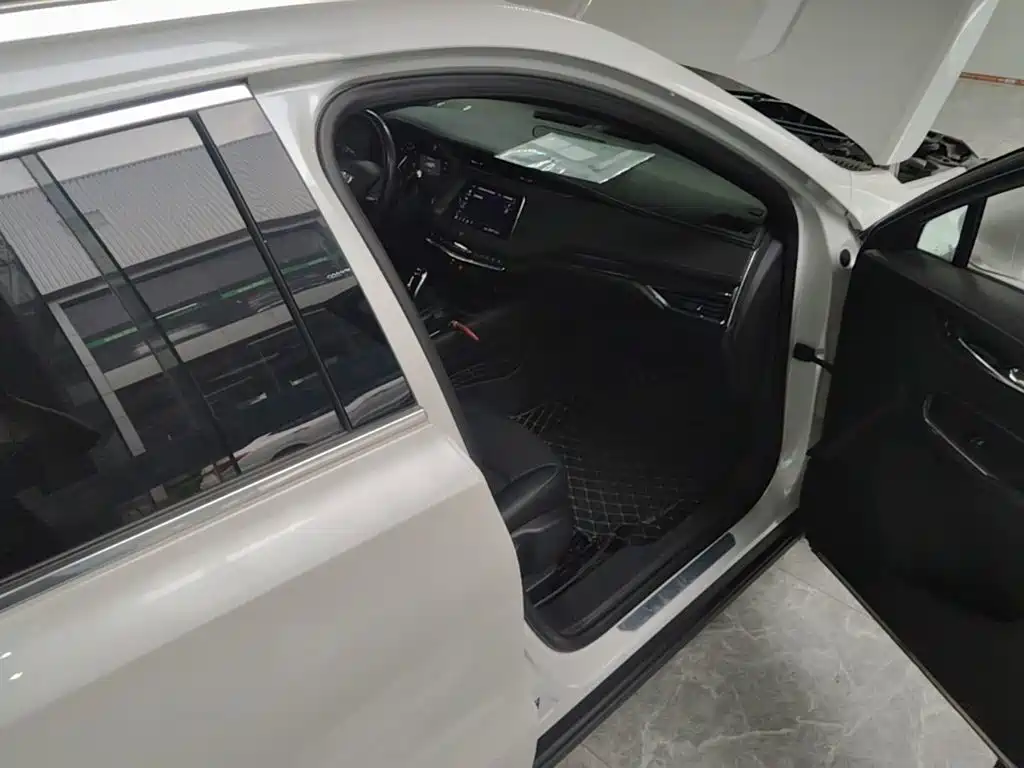 Cadillac XT4 — фото 20
