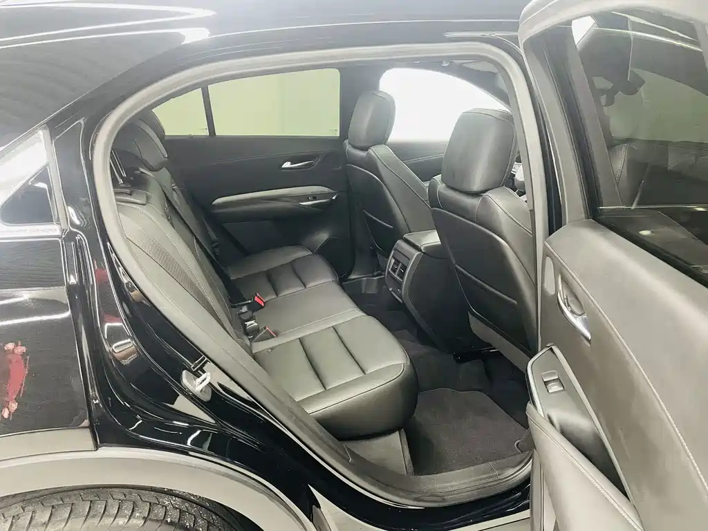 Cadillac XT4 — фото 13