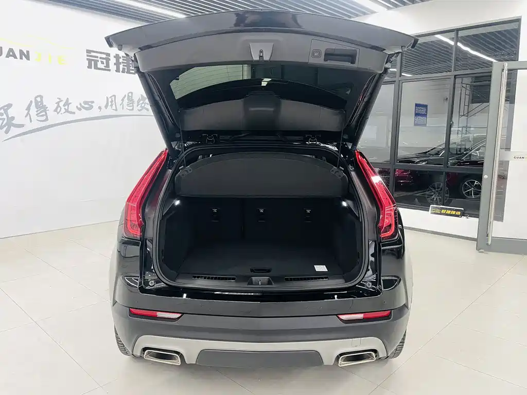 Cadillac XT4 — фото 14