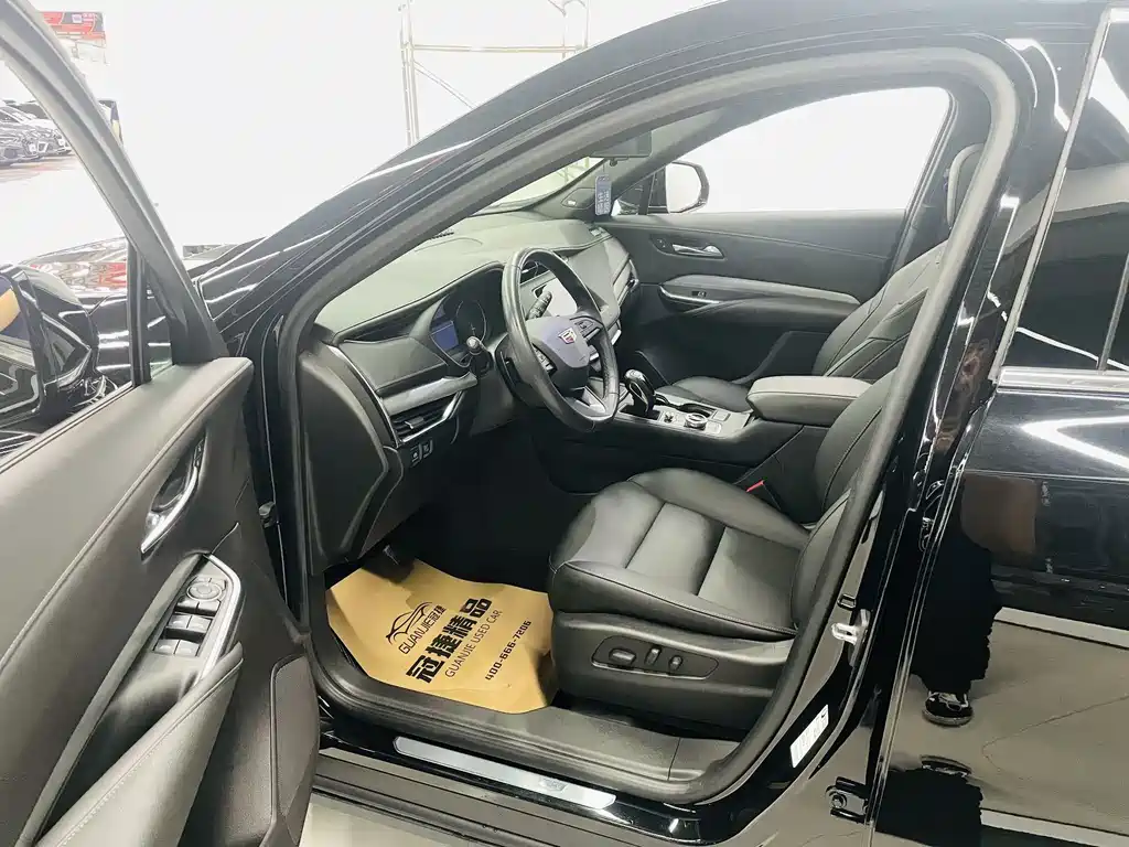 Cadillac XT4 — фото 4