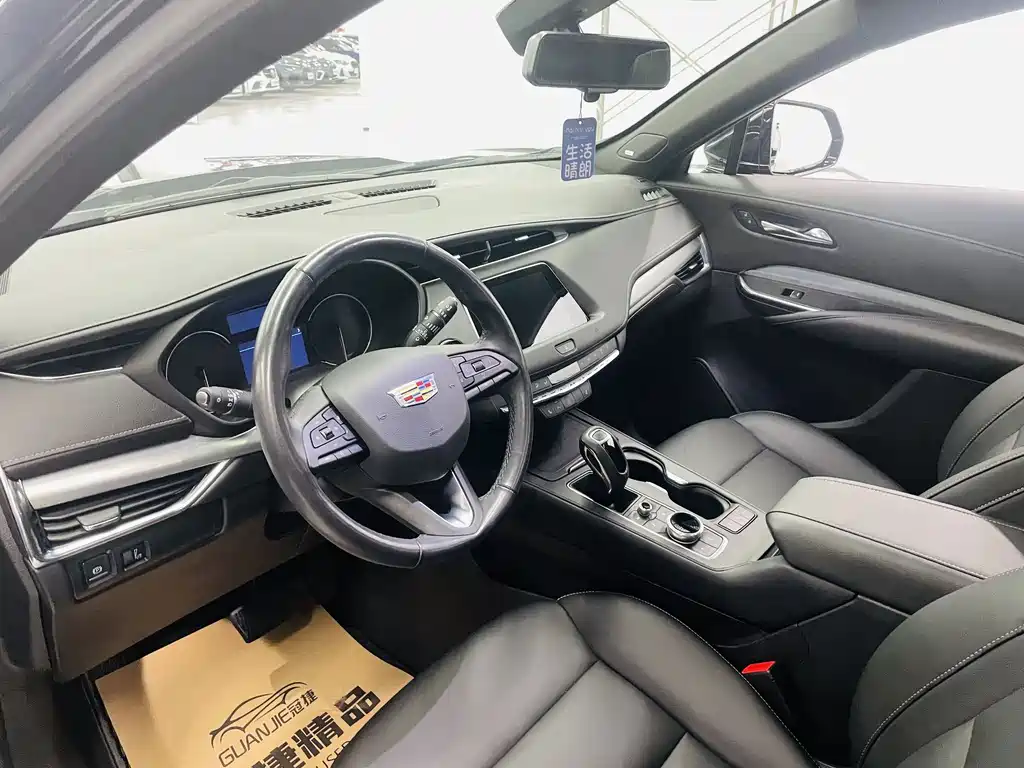 Cadillac XT4 — фото 6