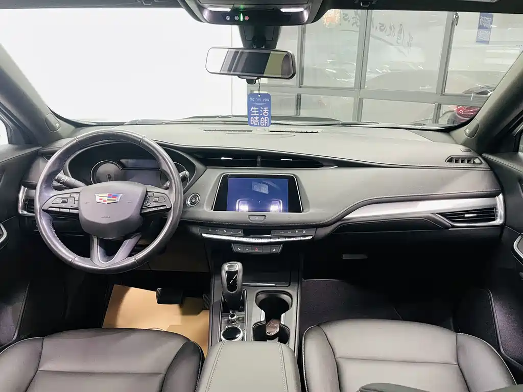 Cadillac XT4 — фото 7