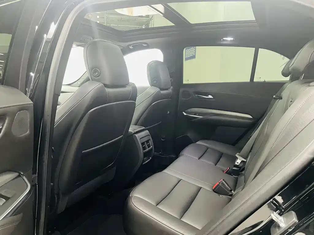 Cadillac XT4 — фото 10